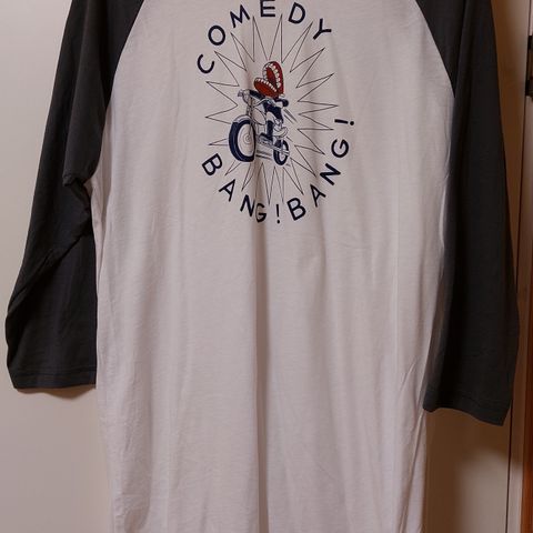 Comedy Bang Bang! Raglan t-skjorte.