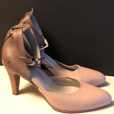 Nude høye pumps str. 40