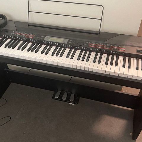 Thomann SP-5600 - Electric piano with stand, pedals and headphones.