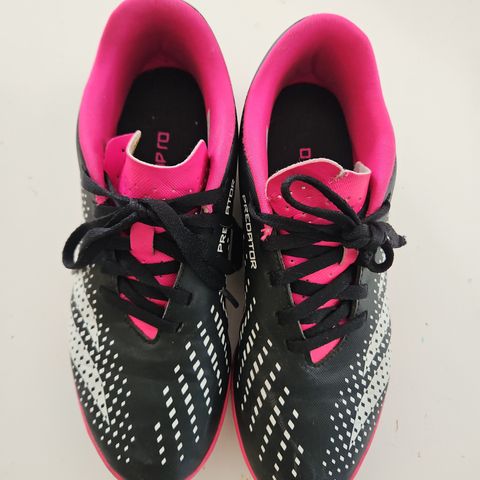 Adidas fotballsko str 36