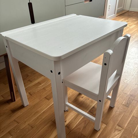 IKEA Sundvik skrivebord og stol