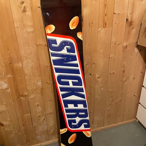 Snickers snowboard