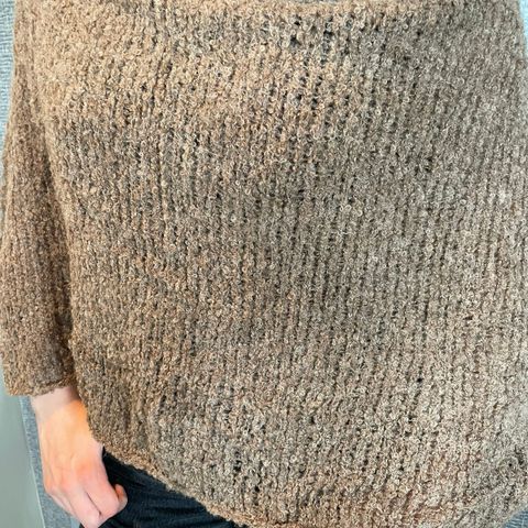 Hjemmestrikket poncho