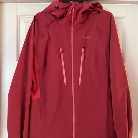 Bergans Cecilie Mountain Softshell jakke