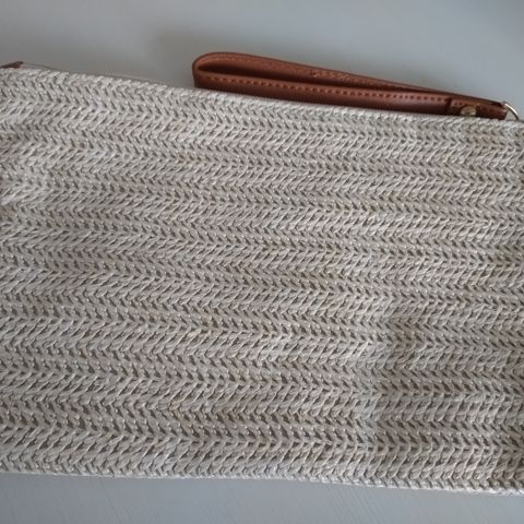 Sommerlig clutch veske