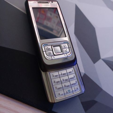 Nokia E65, Utestet