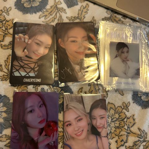 Kpop ITZY CHAERYOUNG PHOTOCARDS