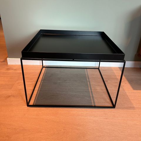 Svart hay tray table 60x60