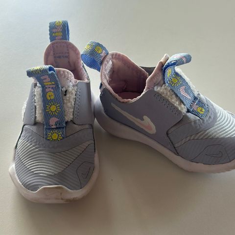 Barnesko Nike str 19,5