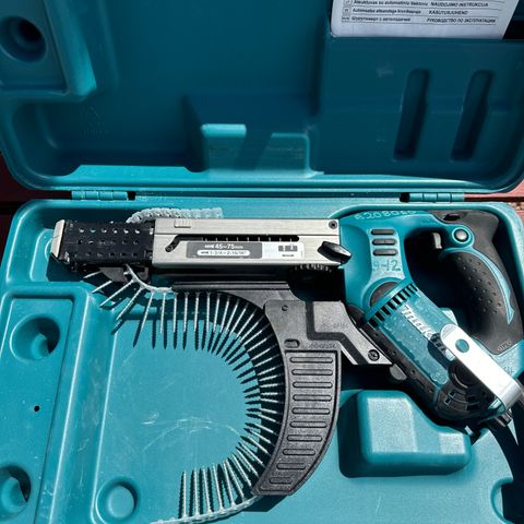 Makita 6844 skruautomat 230v