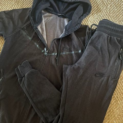 Nike tech fleece tracksuit, str S