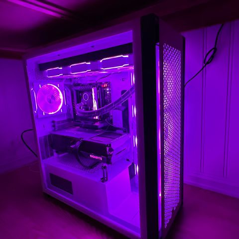 Kabinett(Corsair 7000D) + Vifter (Phanteks D30) + AIO