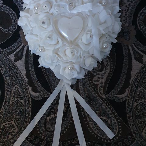 Ringpute til bryllup, hvit hjerteformet