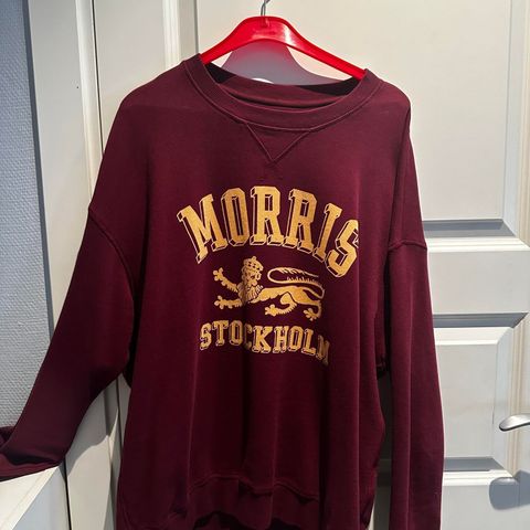 Morris Stockholm Crewneck - Burgunderrød (LITE BRUKT)