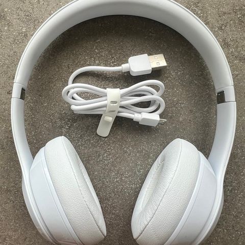 Beats Solo3 trådløse on-ear-hodetelefoner (hvit)
