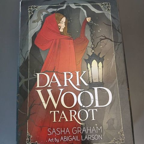 Tarot dark wood
