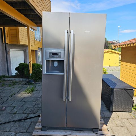Bosch side-by-side kjøleskap (reservert)