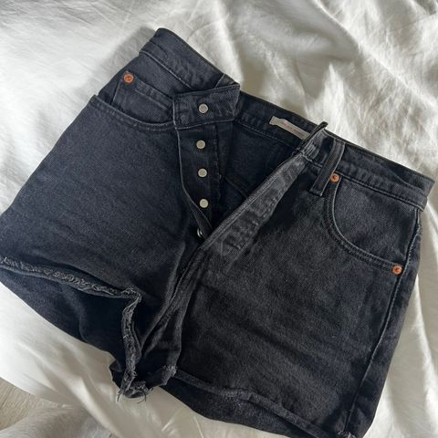 Levi’s Ribcage shorts