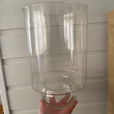 Stor glassvase selges