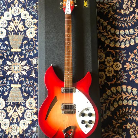 Rickenbacker 330 - Fireglo