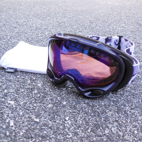 Pent brukte Oakley brilller