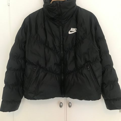 Nike boblejakke (passer XS - M)