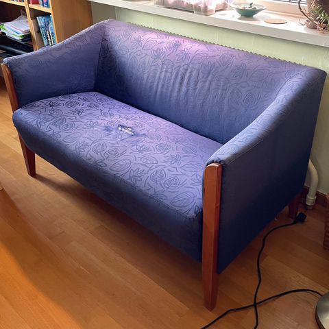 2-seter designersofa til salgs