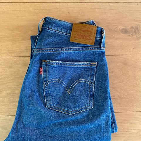 Levis 501 crop jeans