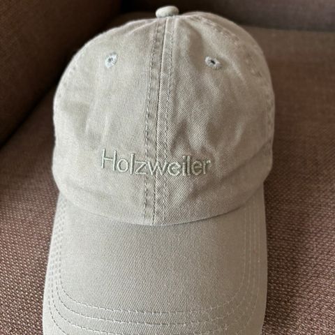 Holzweiler cap, brukt én gang, selges