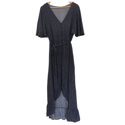 Mørkeblå kjole med slep
