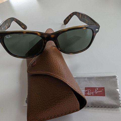 Ray-Ban "New Wayfarer" solbriller