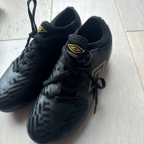 Umbro fotball sko og soker str.34