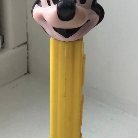 Pez Mickey Mouse fotløs Pez Dispenser fra 1961 Pat.2.620.061 Austria