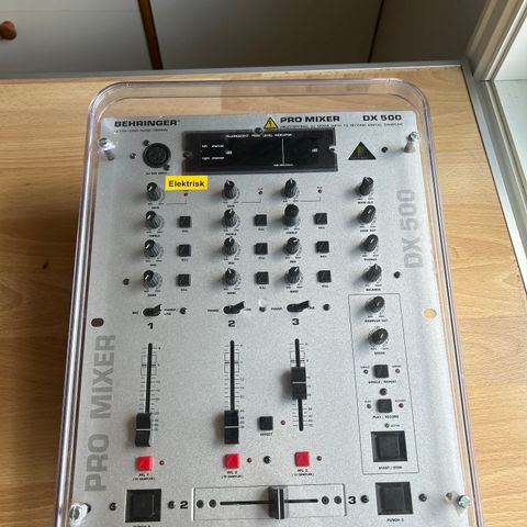 BEHRINGER PRO MIXER DX500