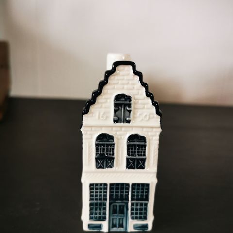 Delft-blue hus / KLM House nr. 15 selges