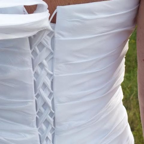 NY, ubrukt nydelig brudekjole, str S+M, strapless, korsettsnøring i rygg