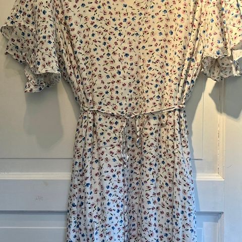 Riccovero kjole (Sunny dress) i str 44 i flere farger til salgs.