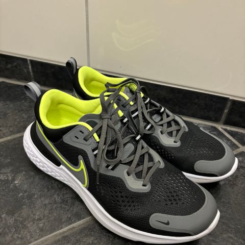 Nike Miler React løpesko strl. 42,5