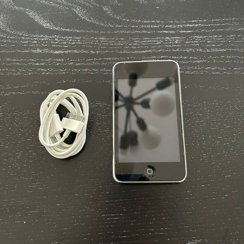 Apple iPod Touch 16 GB - 2nd Gen