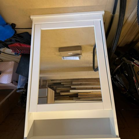 Hemnes speilskap