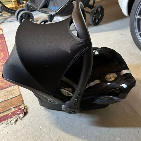 Bilsette Maxi Cosi med 2 base isofix