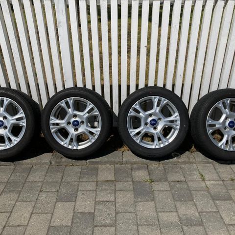 Hjulsett Vinter 15" ALU Ford. Dekk og Felg