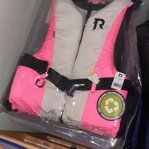 Rosa 70-90 kg Regatta Pop Explorer 50N.