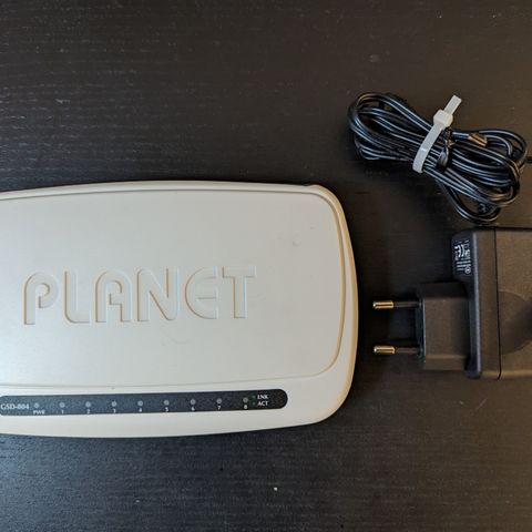 Planet 8-port Gigabit switch (GSD-804)