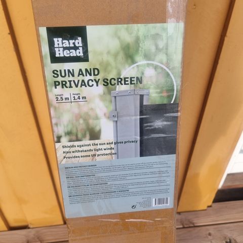Sun and privacy screen