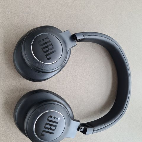 JBL DUET NC Wireless over-ear noise-cancelling