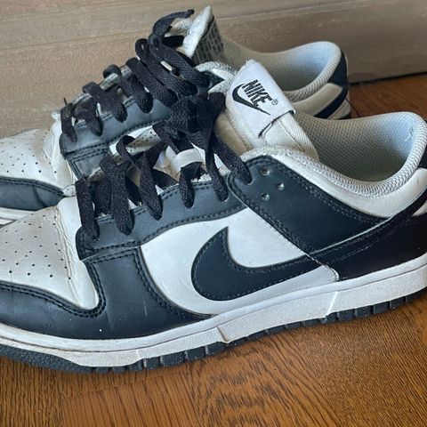 Nike Panda Low Dunks selges i str 39