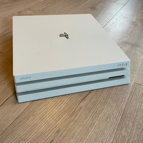 Playstation 4 pro (CUH7116B) selges