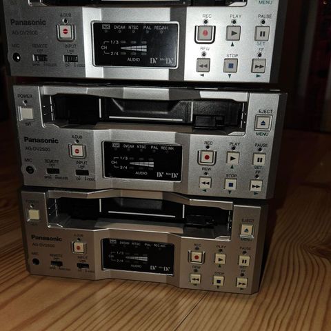 Panasonic AG-DV2500 NTSC PAL DVCAM MiniDV Mini DV VCR har 3 stk