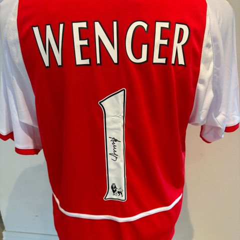 Arsene Wenger / signert Arsenal drakt